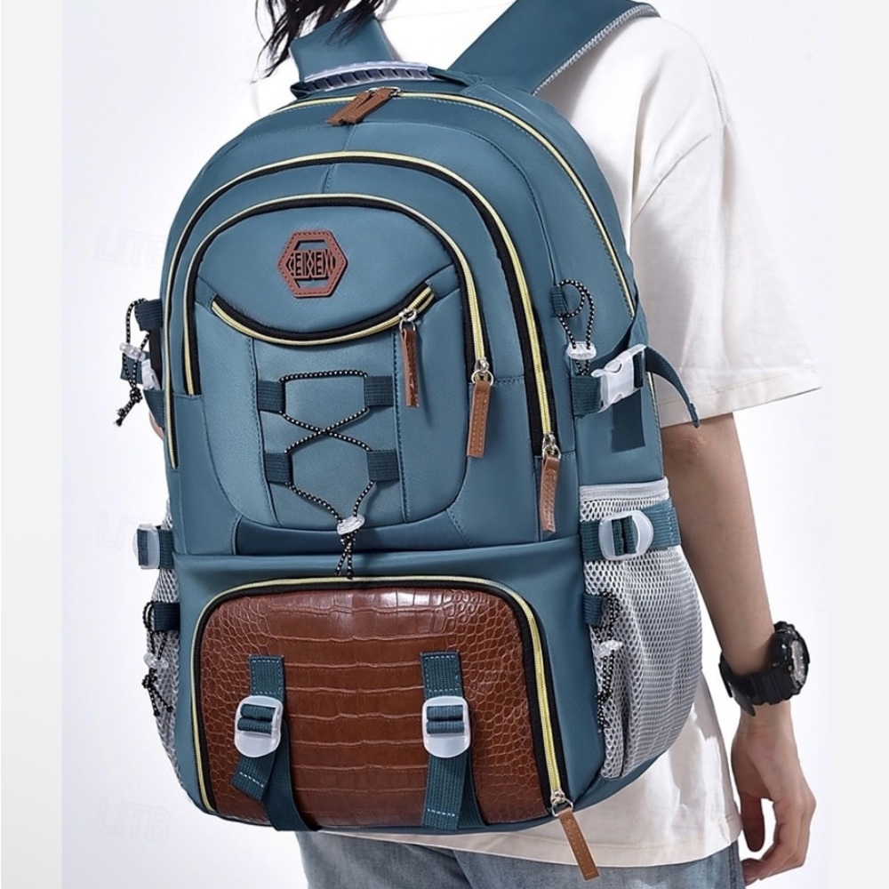 NWT Casual Light Green and Black Men's Backpack 40L